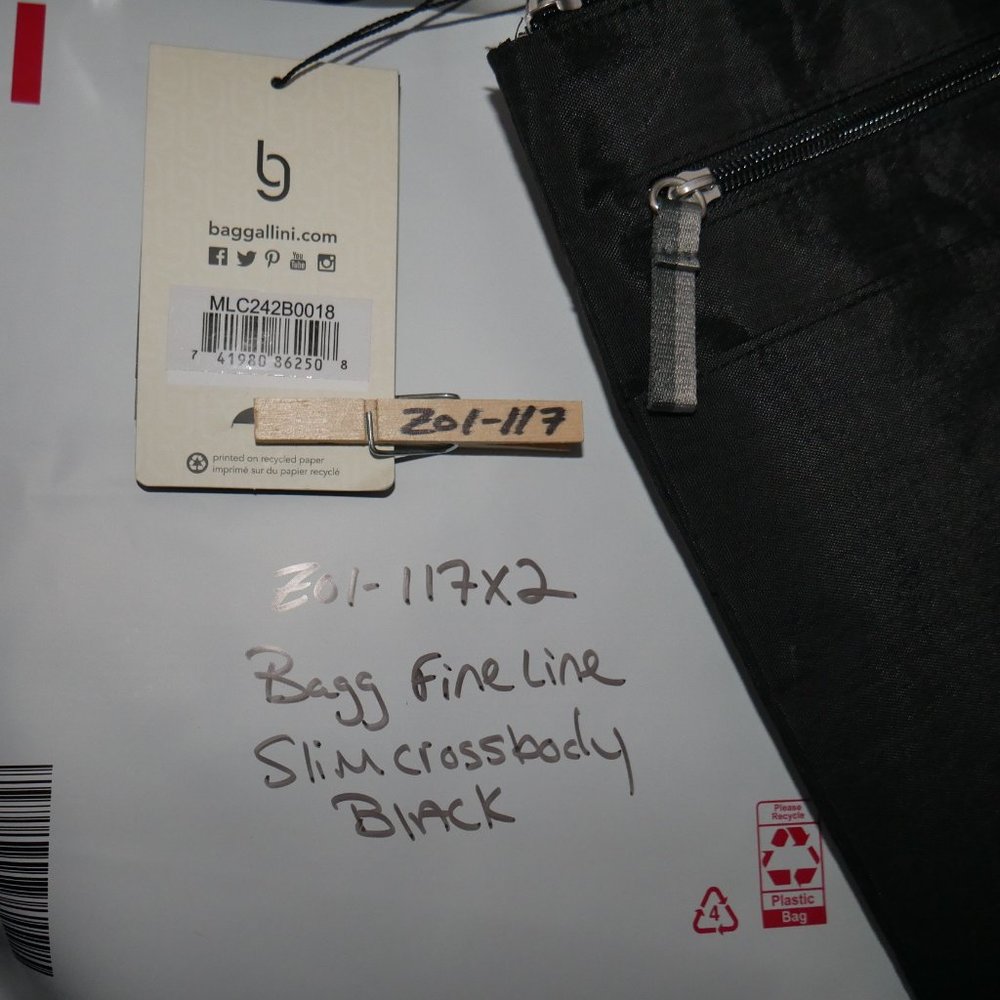 Baggallini Fine Line Slim Crossbody Bagg Purse NEW - Picture 8 of 8